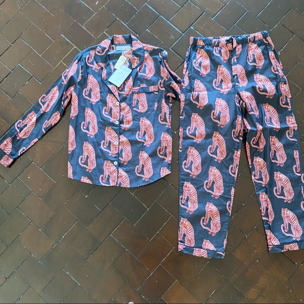 NWT Desmond & Dempsey Sleeping Tiger Pajama Set